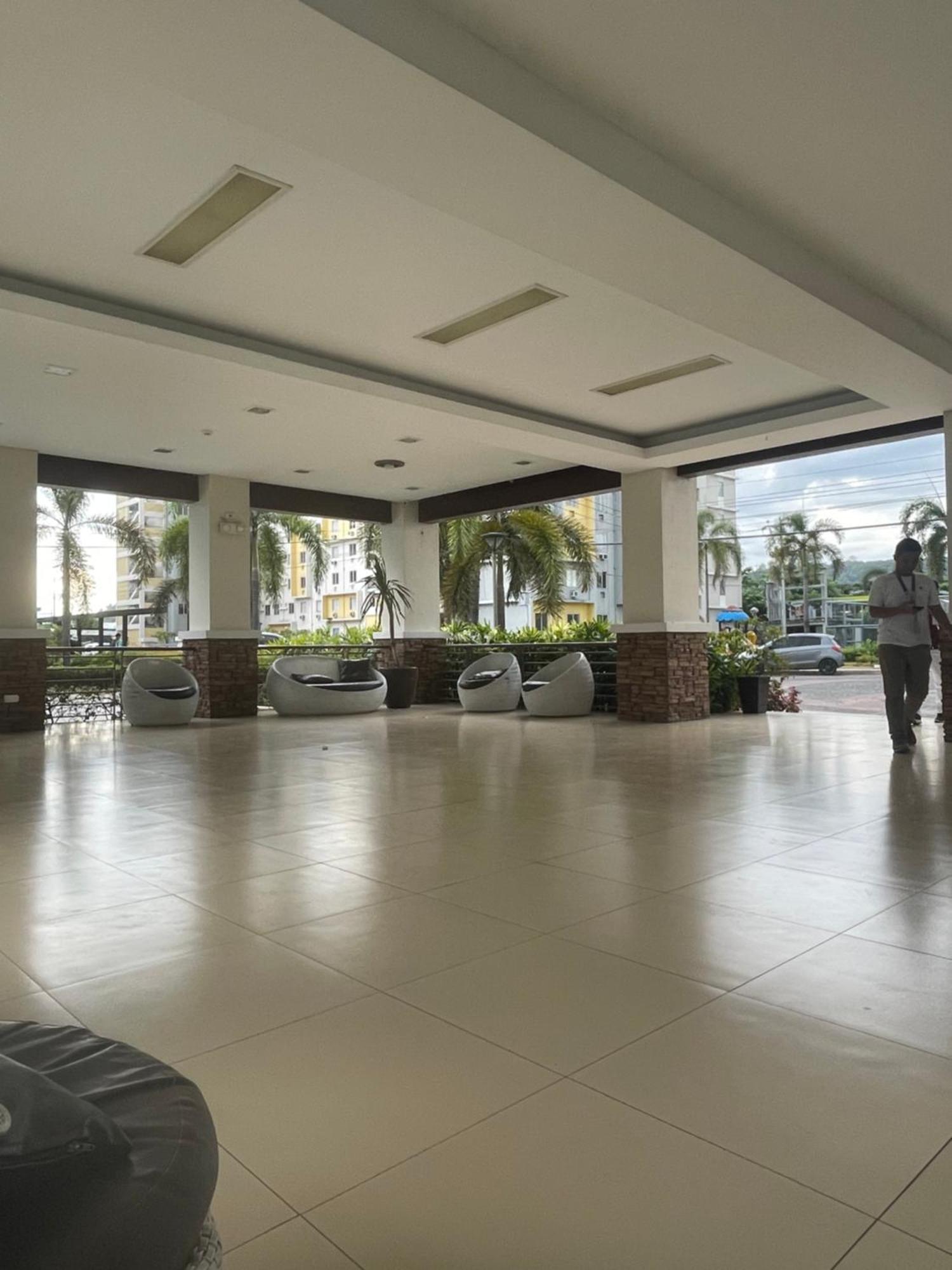 8 Spatial Condominium Davao City Buitenkant foto